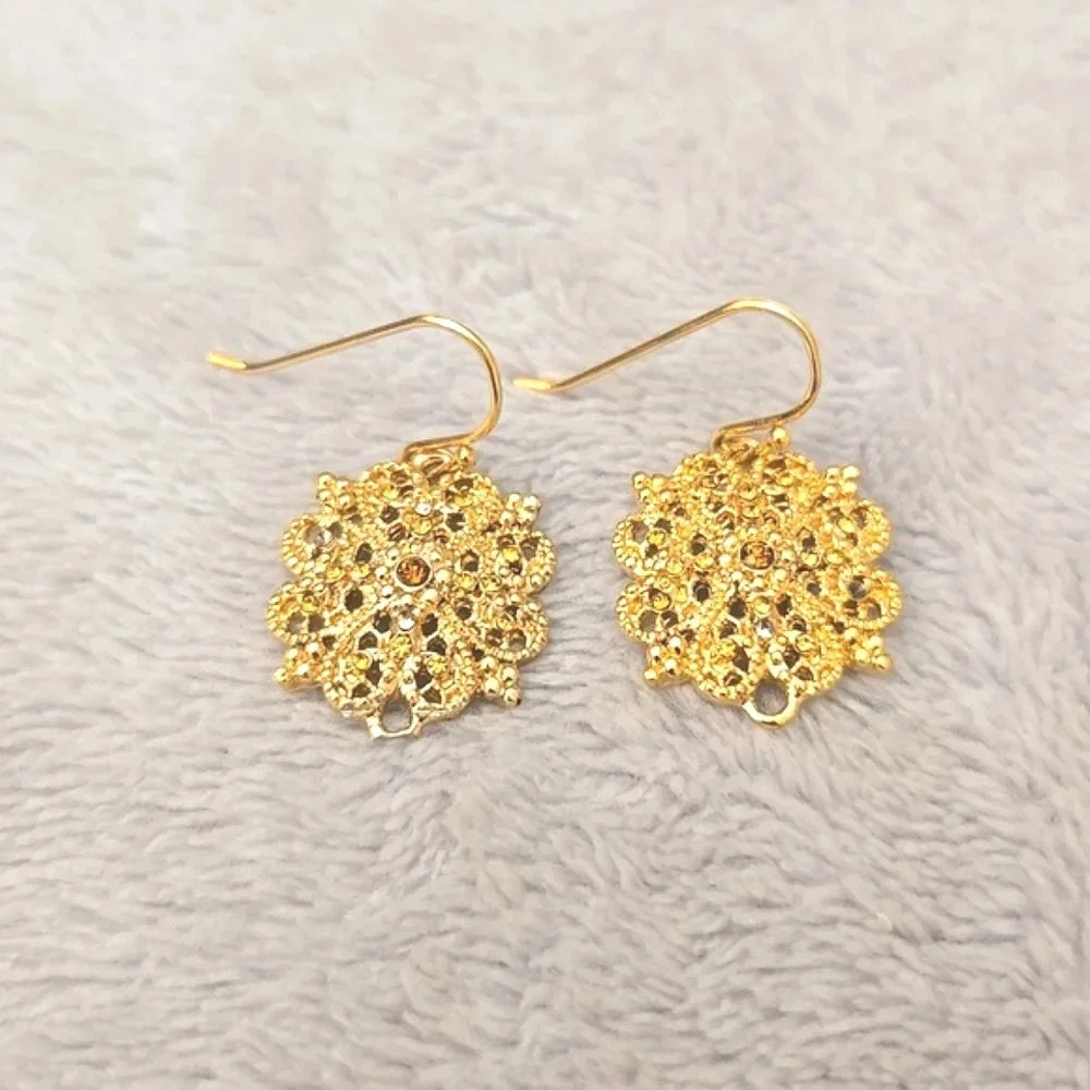 #396 Gold tone earring